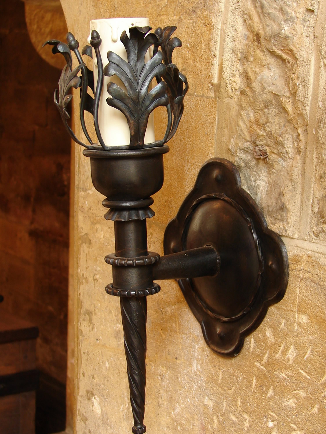 Acanthus Wall Light