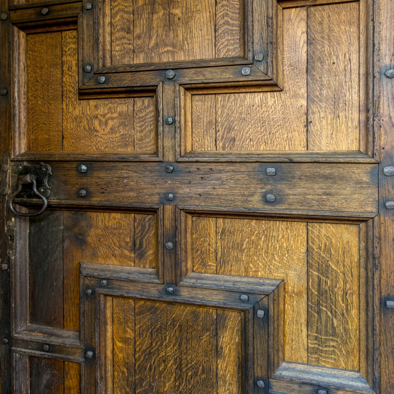 Detail of the soild oak front door