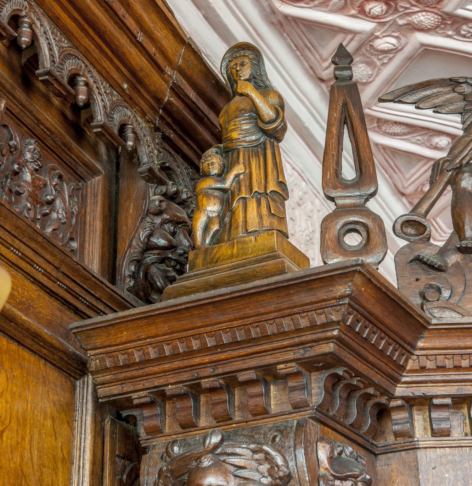 Replacement carved statues in the late C16th Job Room